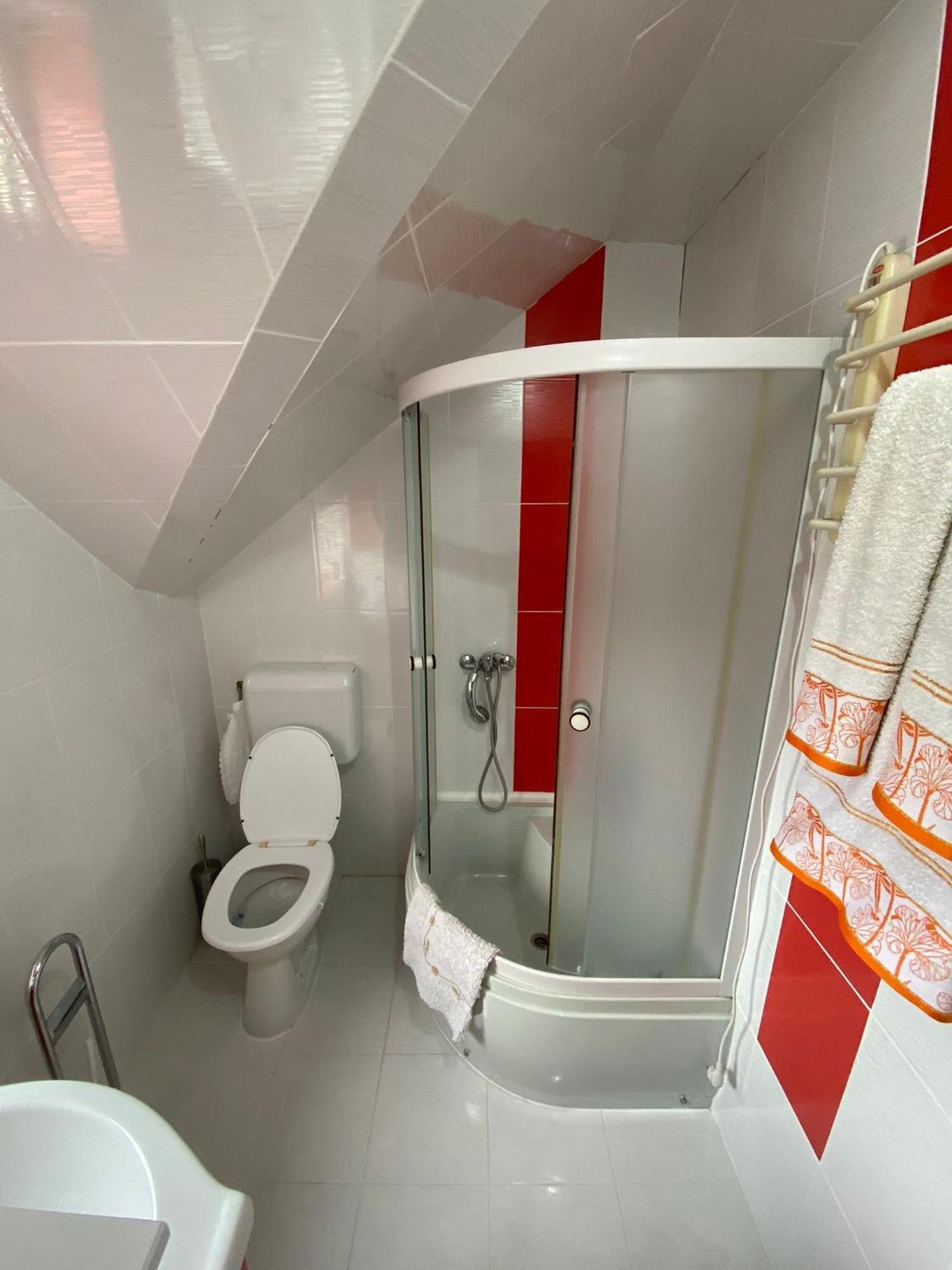 Turnu Măgurele Cosy Bedroom For 2 With Balcony In A Family Villa מראה חיצוני תמונה